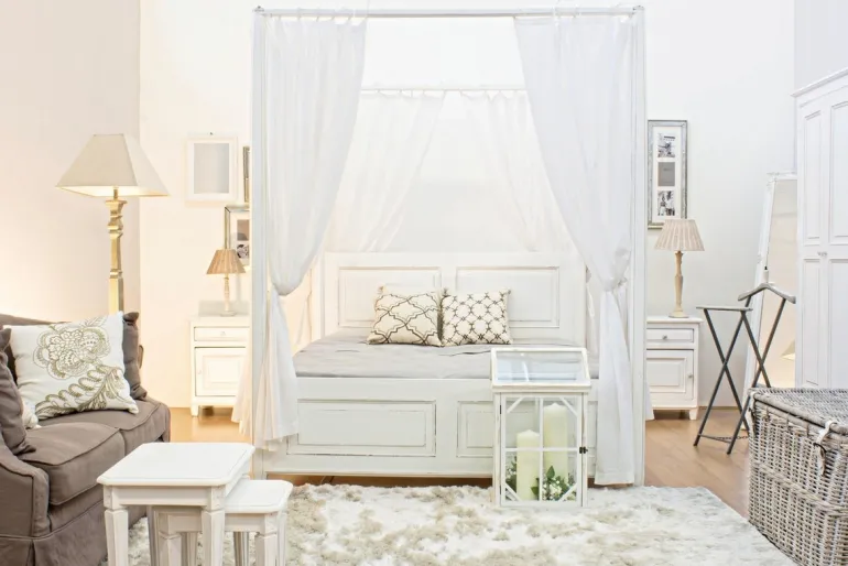 COMODINO IN LEGNO - COLETTE